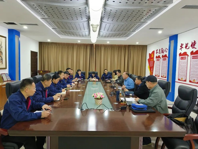 青島桃花视频液壓(yā)機械有限公司順利通過(guò)三體係外審.jpg 青島桃花视频(chuān)液壓機械有(yǒu)限公司順利通過三體(tǐ)係外審.jpg