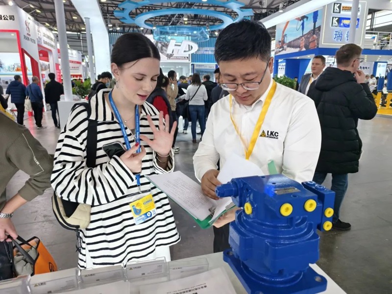 桃花视频液壓寶（bǎo）馬展之行完美收官3.jpg